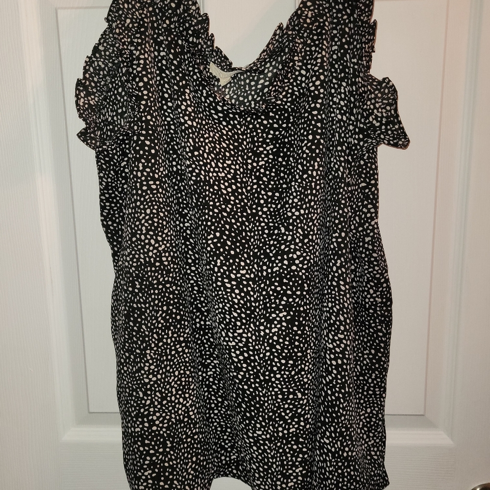 3x black and white tank